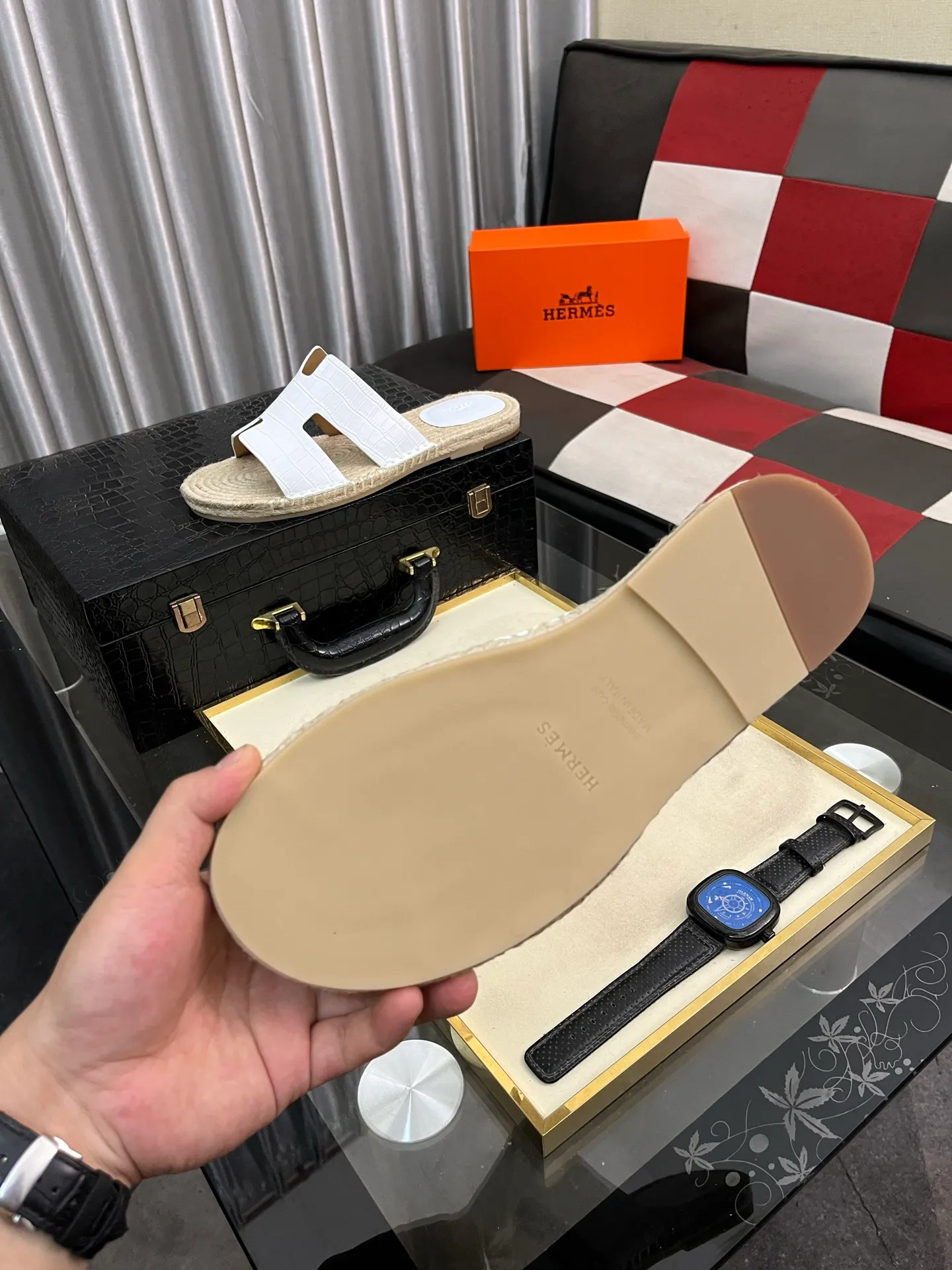 Men's shoes 💰340⌚️⌚️《HERMES》Hermes 💁♂️Men's casual slippers, compare the quality at the counter🧚🏿♂️ The upper layer has a stone pattern with clear texture, showing high-end, high-end, comfortable to wear and versatile. Purely hand-pulled, raw rubber breathable outsole, breathable and comfortable lambskin lining, 100% comfortable density, original rubber outsole wear-resistant code number 38-44. Can be customized 45-46-47
